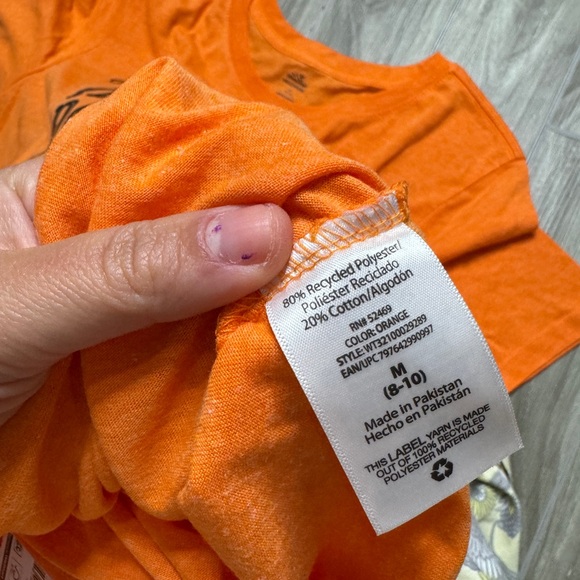 It’s just a bunch of hocus pocus orange black Halloween graphic tee - Picture 2 of 4